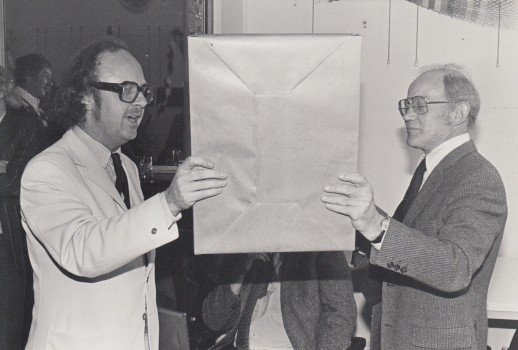Starink (foto), Marjo - Sontrop 50. Martin Ros overhandigt cadeau.